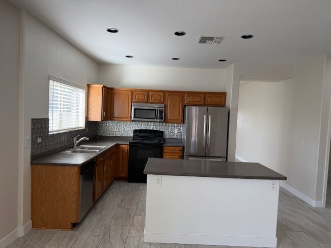 Photo - 597 W Barrus St