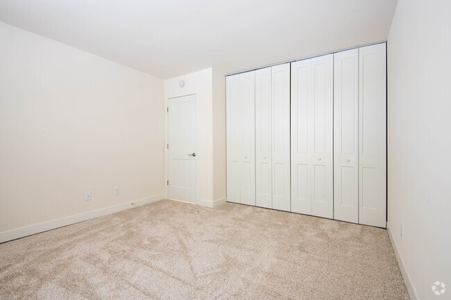 1BR, 1BA - 750SF - The Normandy Apartments