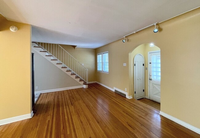 Photo - 405 Hyde Park Dr