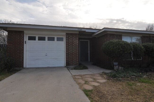 Photo - 5709-5711 Shadydell Drive Unit 5709