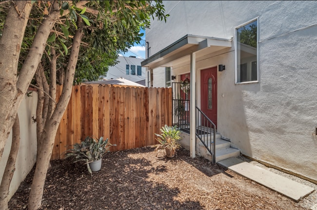 Photo - 1846 S Curson Ave Unidad 1846