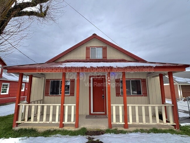 Photo - 104 Main St