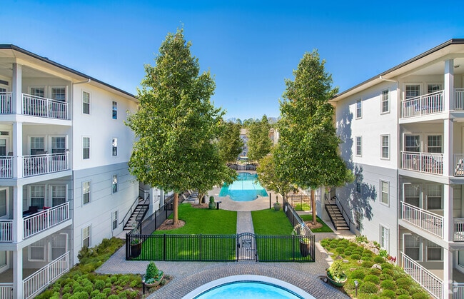 Building Photo - MAA Gardens Rental