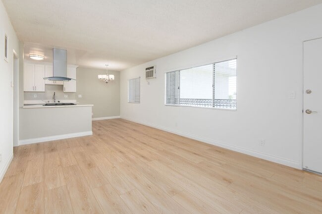 Photo - 3810 Wade St