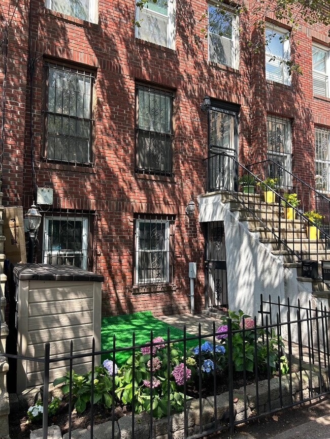 Building Photo - 2-24 Grand St Unit B