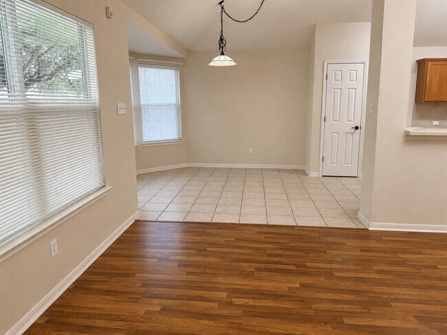 Photo - 2206 Bakers Way