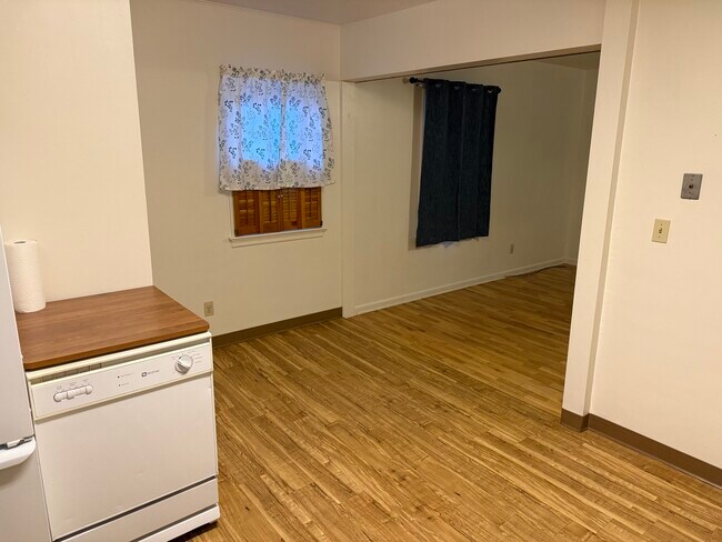 Photo - 355 N Cheyenne St