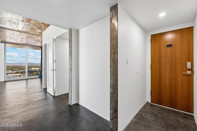 207 W Clarendon Ave Unit G22