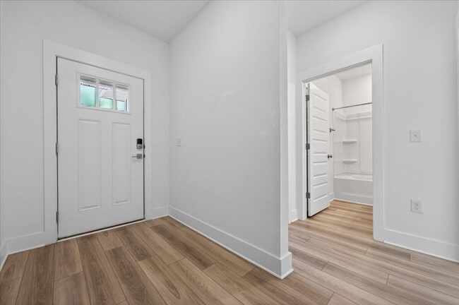 Photo - 210 Lyla Ln