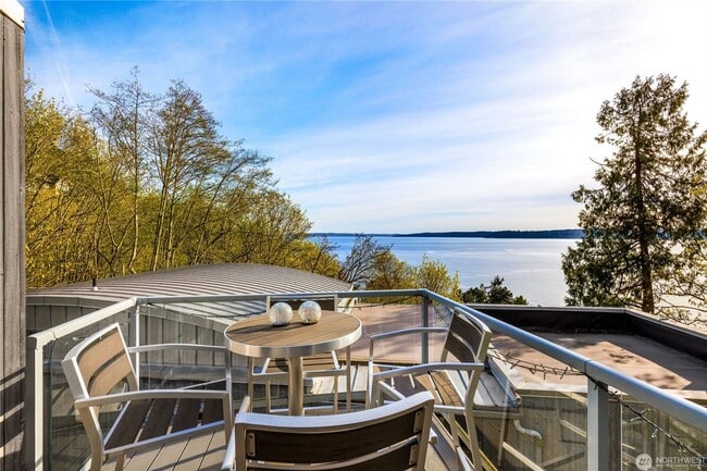 Photo - Architectural Seattle Masterpiece with Panoramic Water Views
