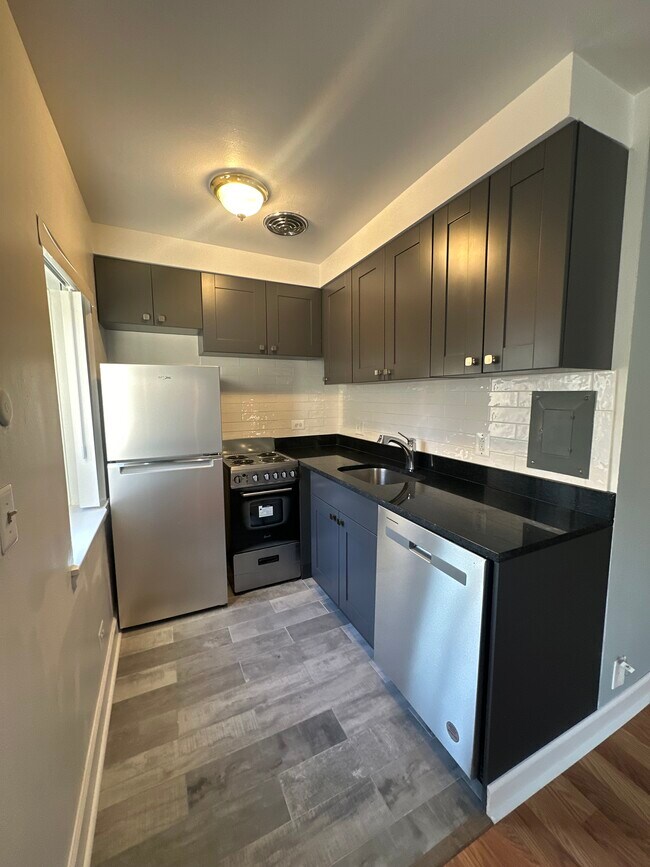 Photo - 3815 N Pine Grove Ave