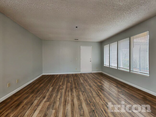 Photo - 1213 Essex Dr