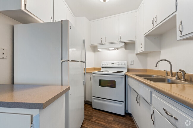 2BR, 1BA - 915SF - Kitcehn