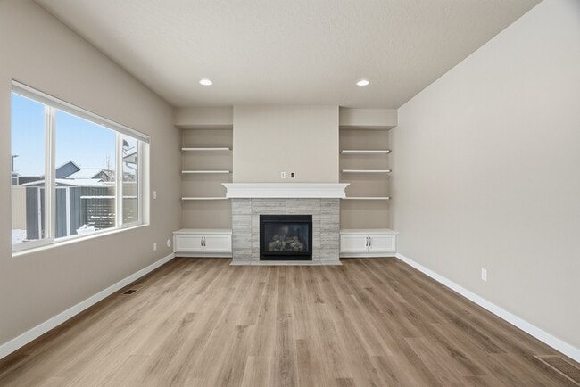 Photo - 2067 W Alsea Ave