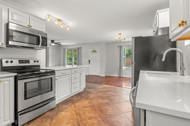 Photo - 2432 Adlai St