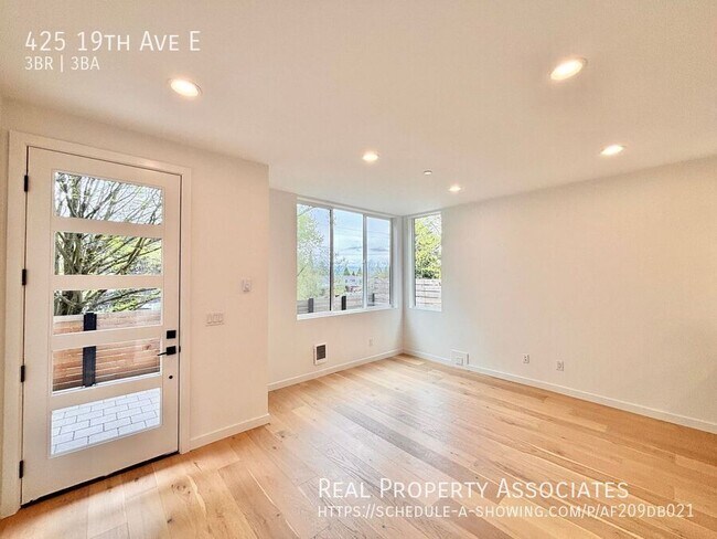 Photo - 425 19th Ave E
