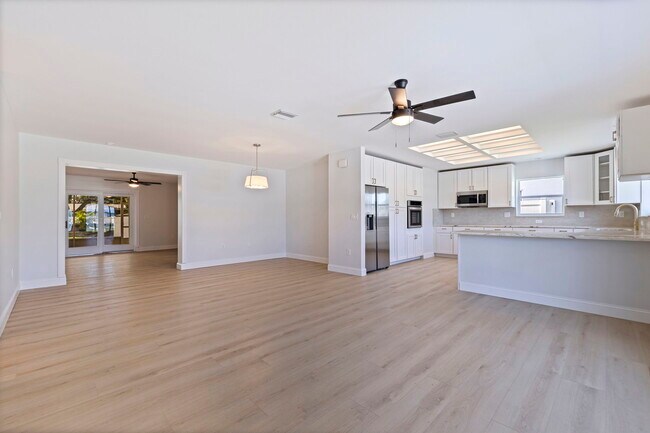 Photo - 934 41st Ave NE