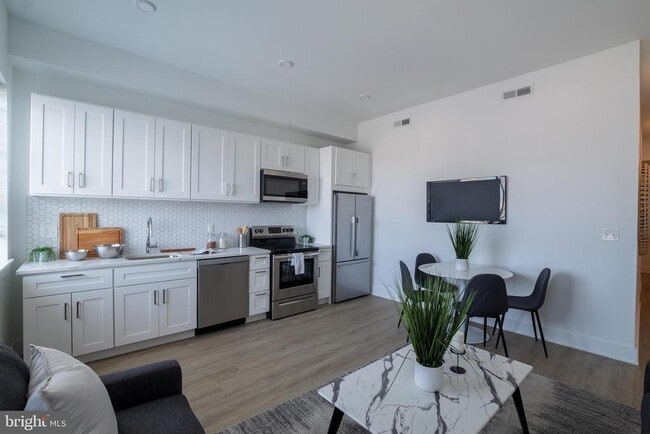 Building Photo - 2235 Washington Ave Unit 402 Rental