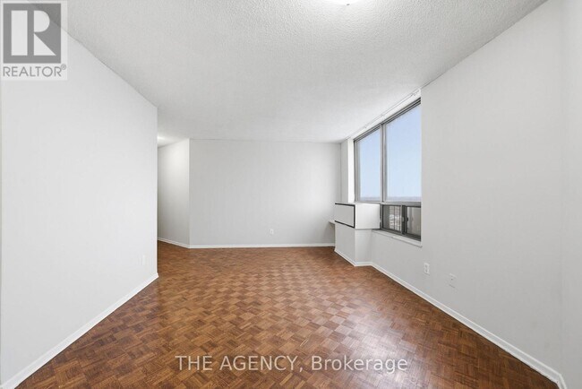 Photo - 2350 Dundas St W Unit 1003A