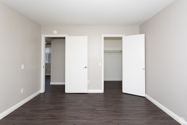 1BR, 1BA - 750SF - Bedrrom
