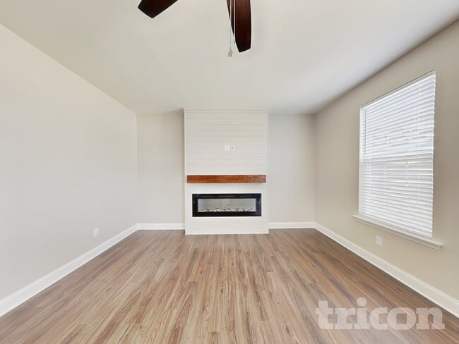 Photo - 140 Ashberry Ln