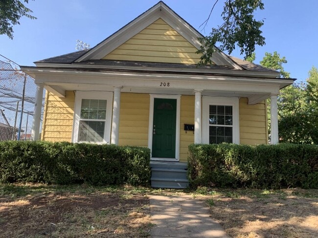 Building Photo - 208 E Springer Ave