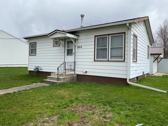 Building Photo - 900 4th Ave NE