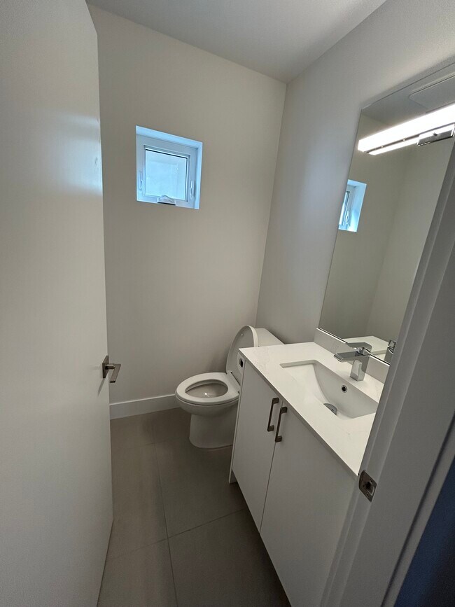 Photo - 240 4th St W