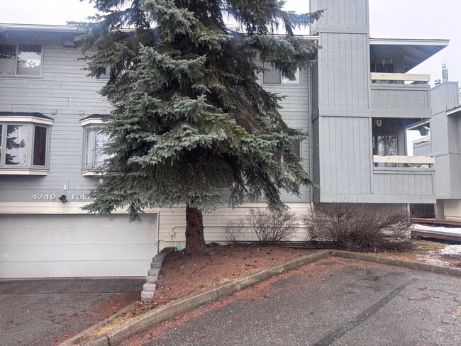 Building Photo - Brand New Update: 2 Bed/2 Bath UMED Condo!