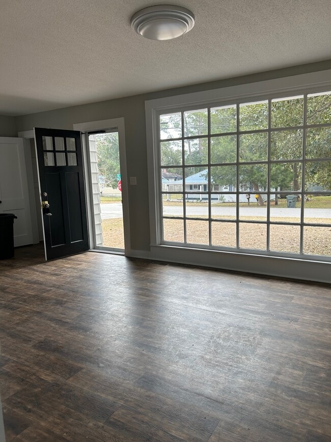 Photo - 2100 Woodward Dr