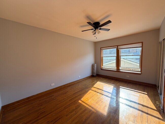 Building Photo - 6956 N Ashland Ave