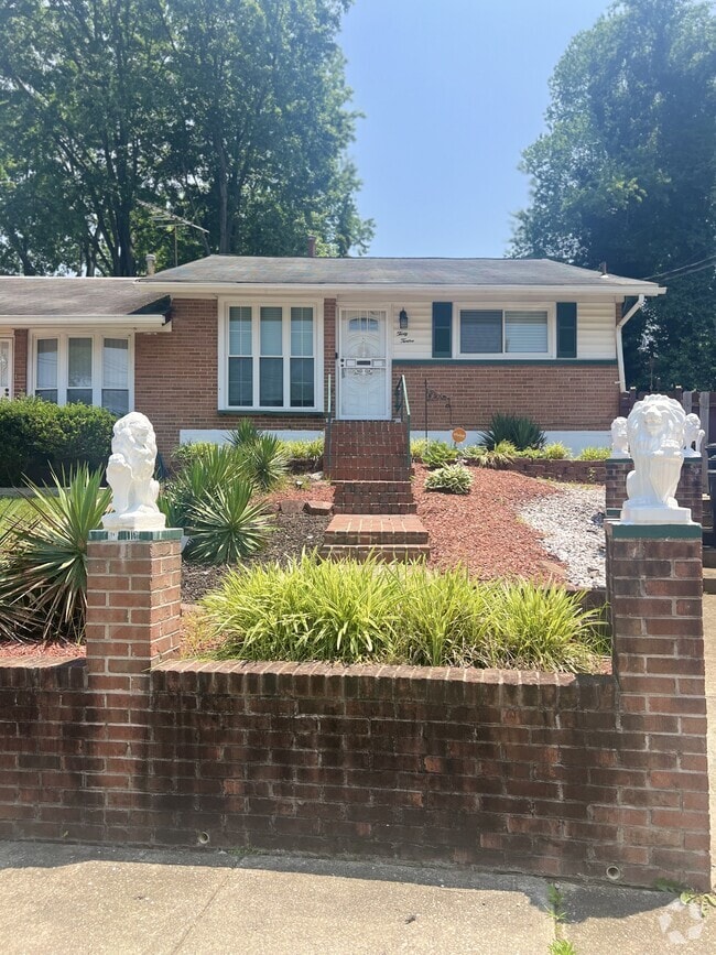 Building Photo - 3012 Oxon Run Ct Rental
