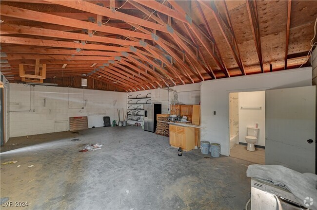 Building Photo - 102 N Cholla St Rental