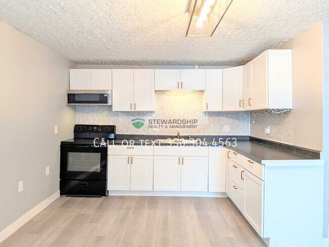 Building Photo - 15265 Lincoln Way W