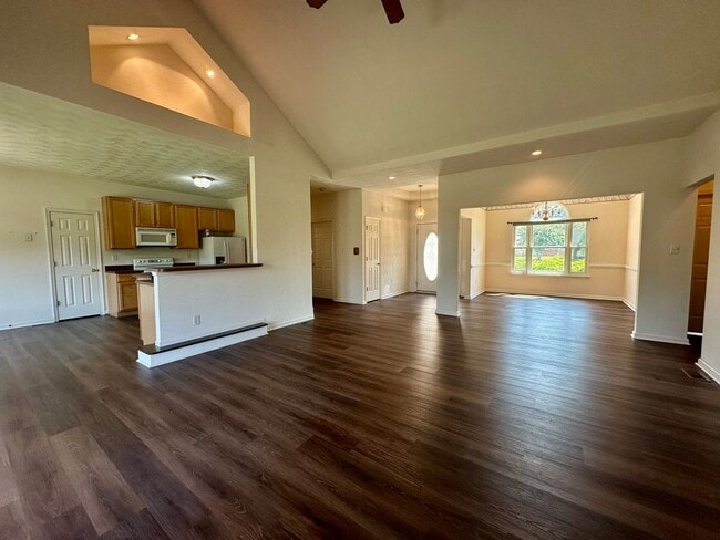 Photo - 905 Laconia Ct