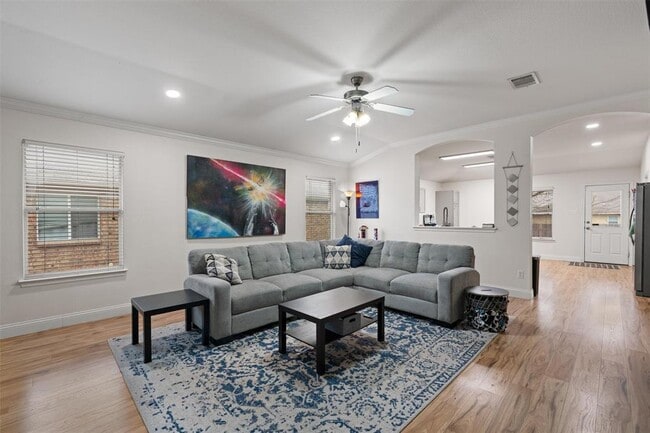 Photo - 208 Banner Ave