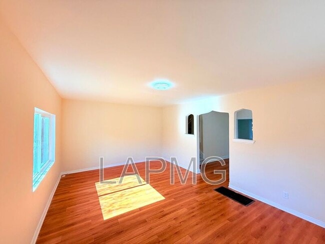 Photo - 714-716 El Centro Street