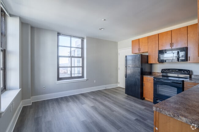 1BR, 1BA - 665SF - Kitchen and Living Space