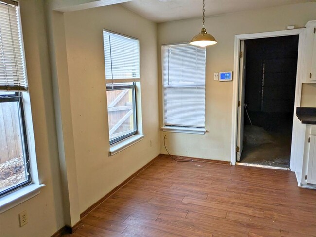 Photo - 910 NW Dearborn Ave