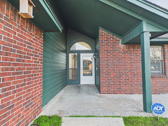 Photo - 3904 SW Parkridge Blvd