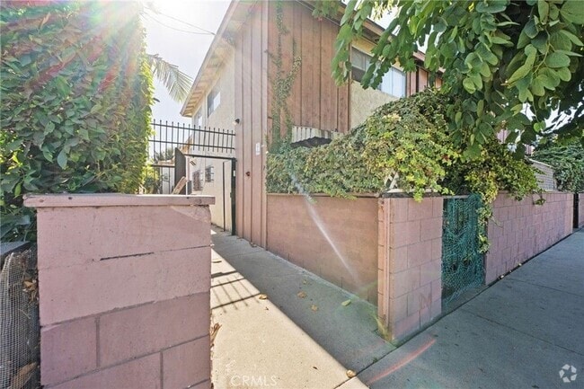 Building Photo - 2020 W 23rd St Rental
