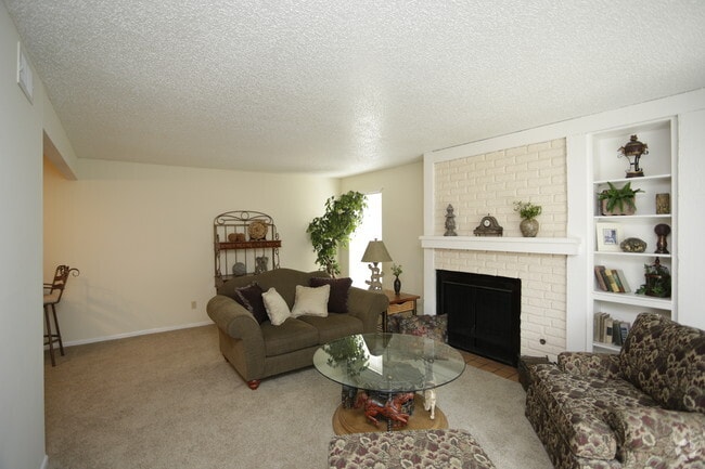 1BR, 1BA - 775 SF