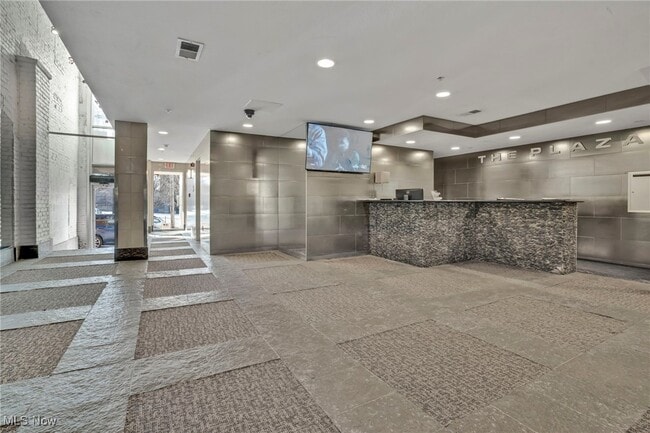 Building Photo - 1237 Washington Ave Unit 512