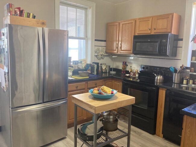 Kitchen - 7137 Tulane Ave Unidad 7137