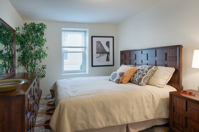 Scott's Run Apartments & Townhomes