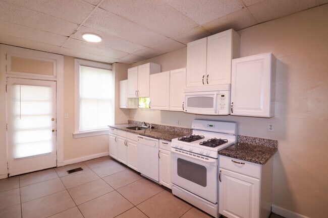 Photo - 2615 Eden Ave Apartamentos