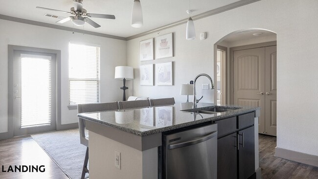 Photo - 12500 Shadowglen Trce Unidad 9203