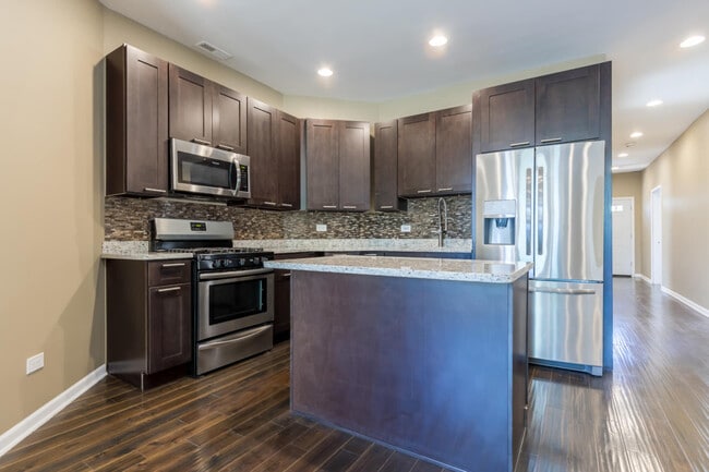 Photo - 538 N Hamlin Ave