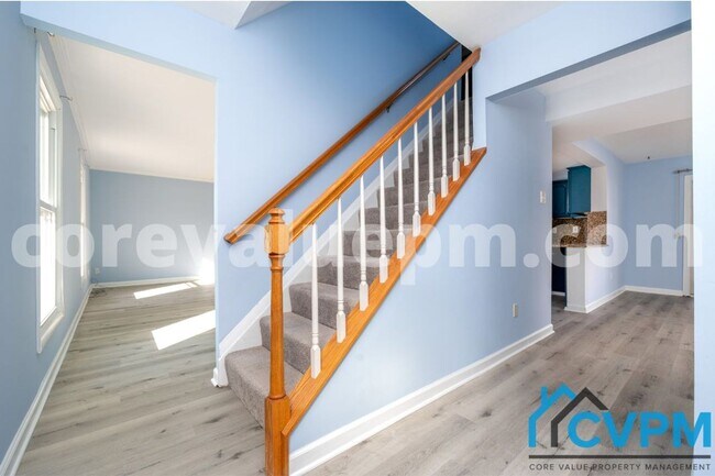 Photo - 7884 Huguenot Ct