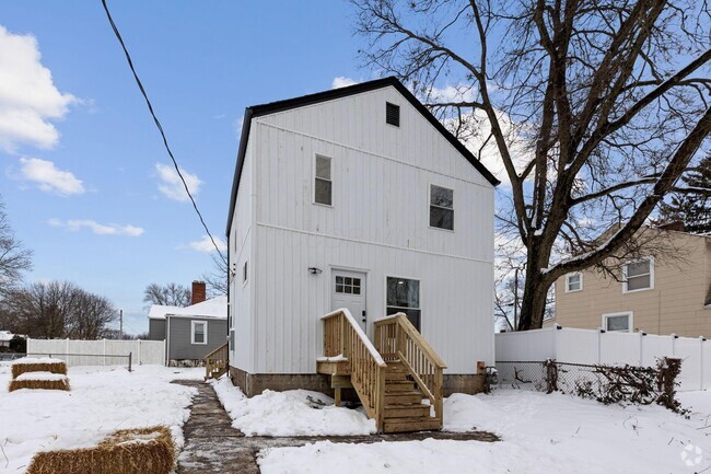 Building Photo - 1565 Forest St Rental